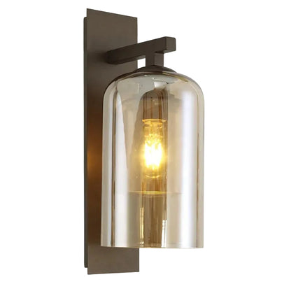 Nowoczesna lampa ścienna z przydymionym szklanym kloszem
